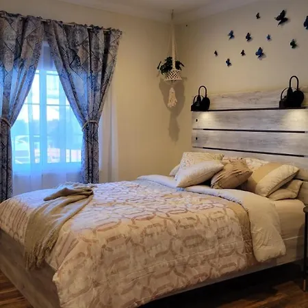 Adorable Modern Guesthouse With Full Kitchen